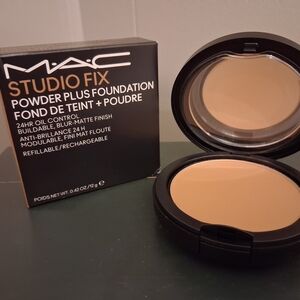 MAC Cosmetics Studio Fix Powder Plus Foundation - Color C8